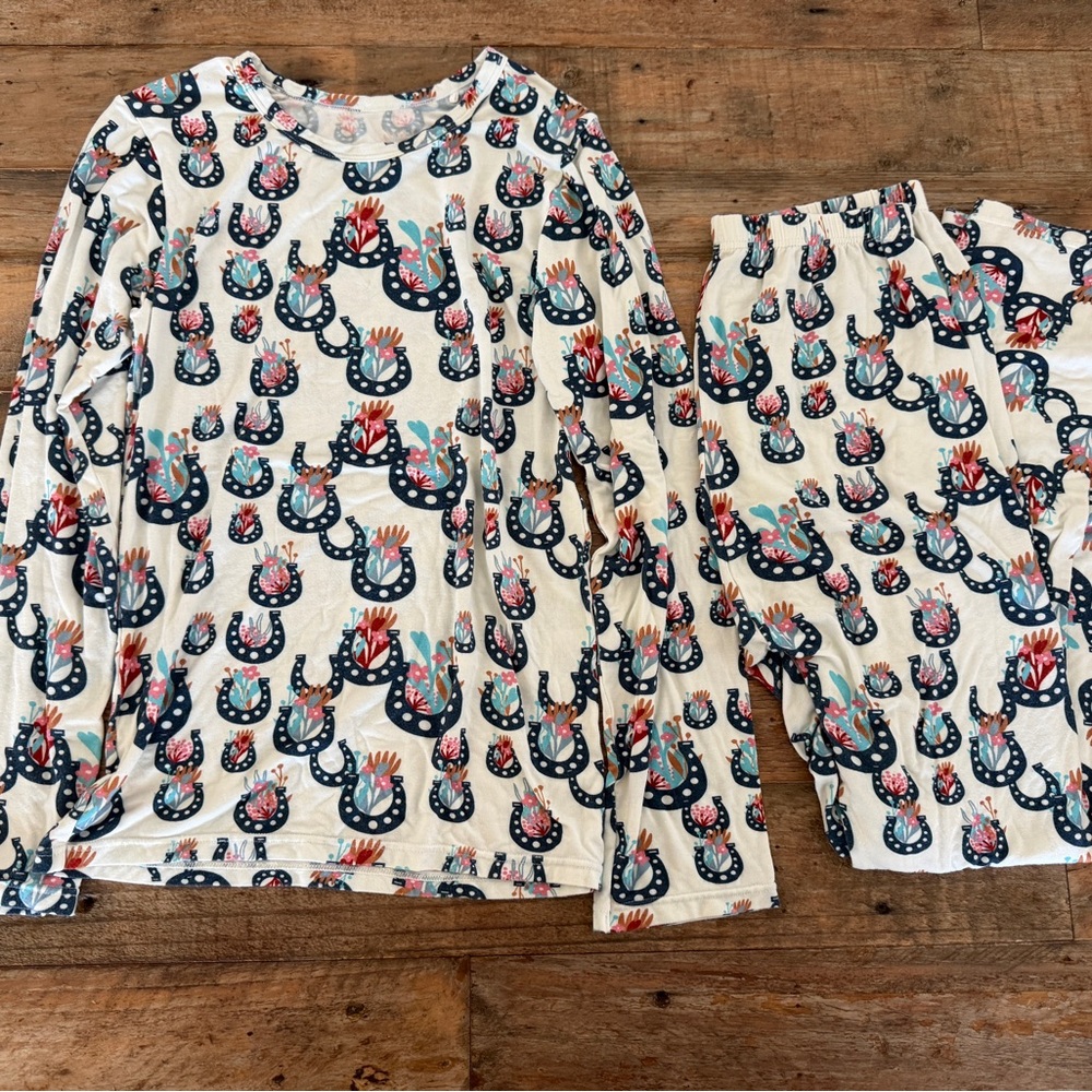 Bestaroo Long Sleeve Pajama Set with Floral Horseshoe Print